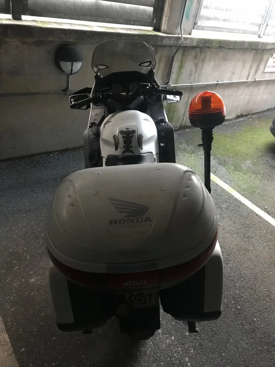 Honda st 1100 ex police bike - Image 3