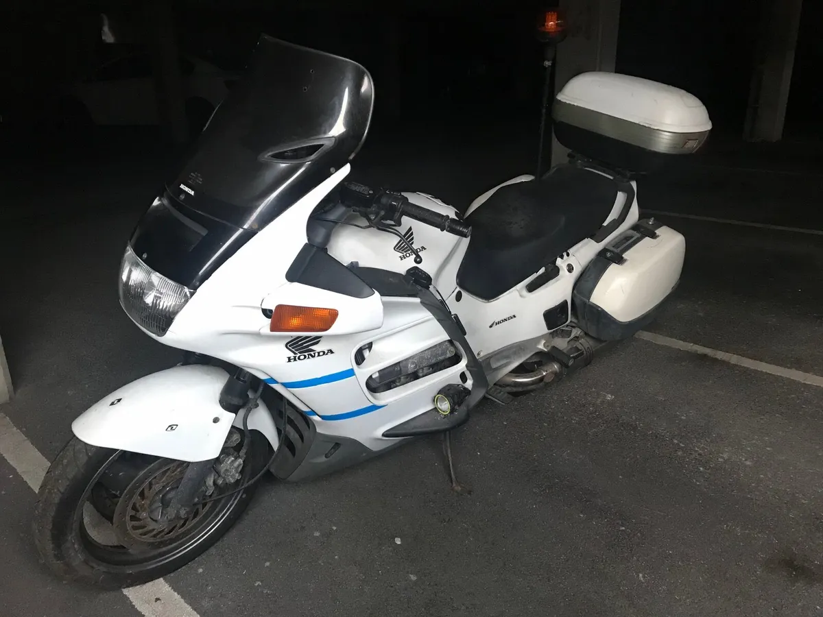 Honda st 1100 ex police bike - Image 1