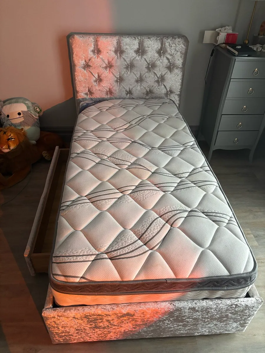 Single bed with Mattress - Image 1