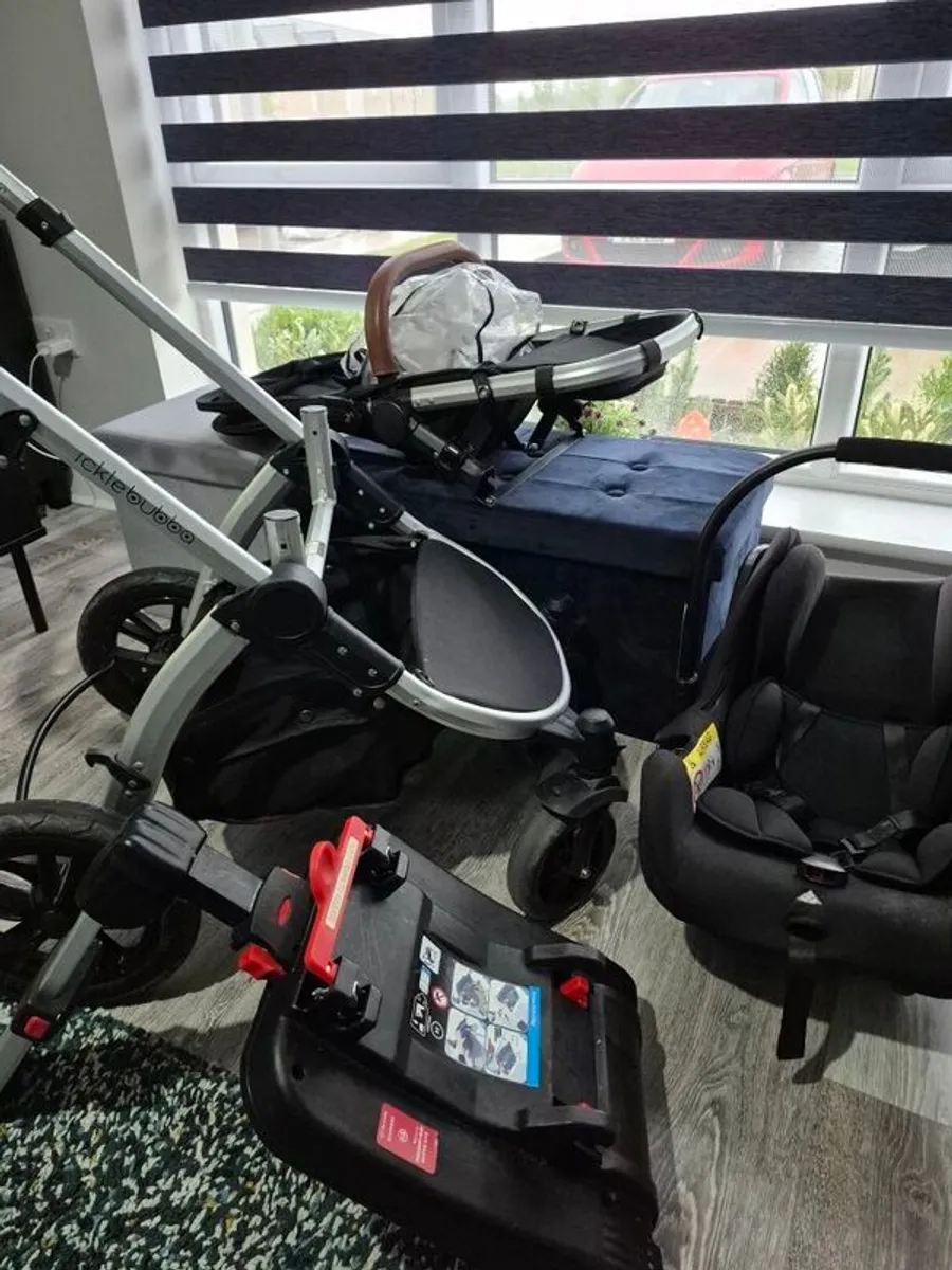 Travel System with Isofix Base - Image 1