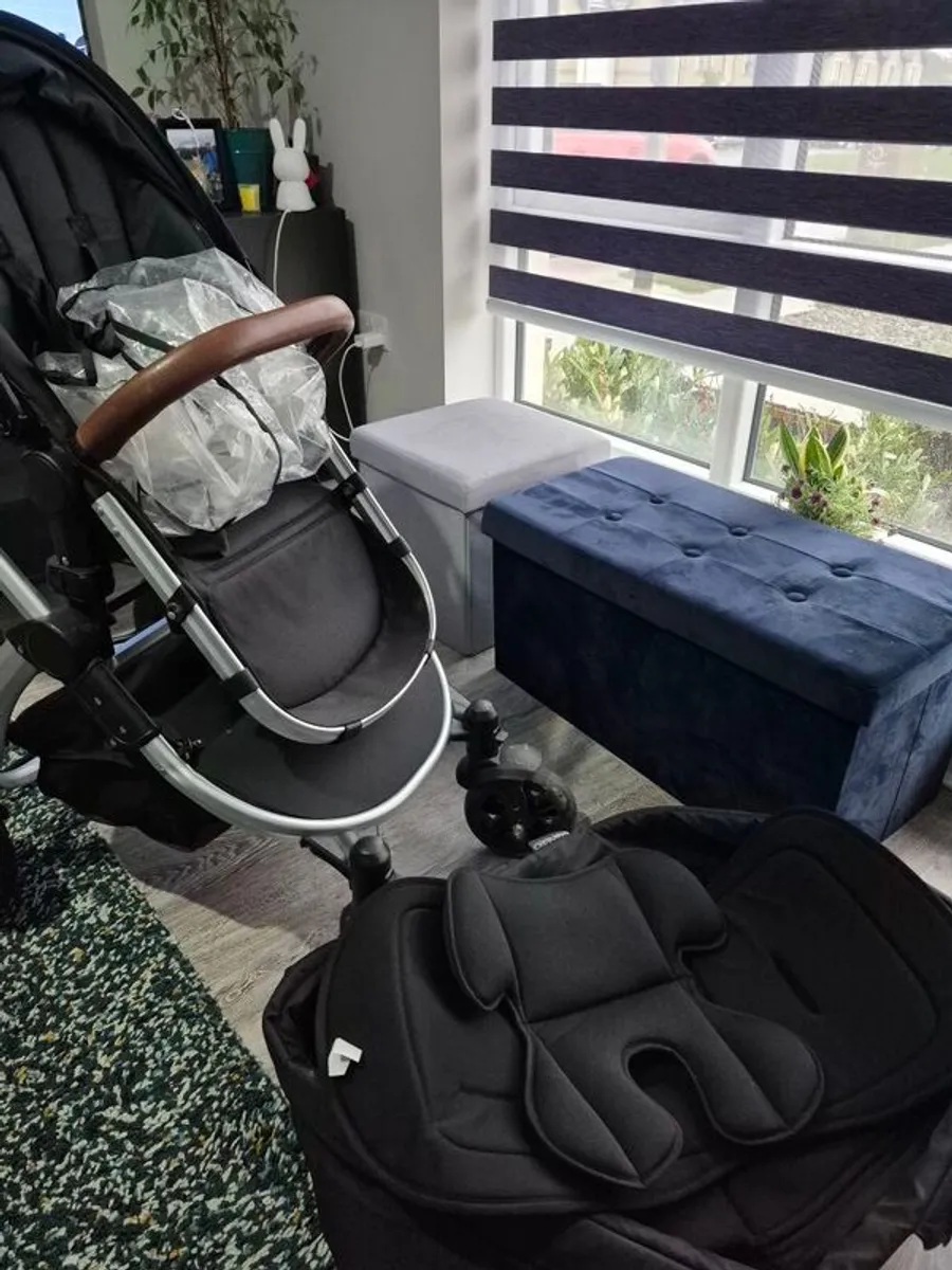 Travel System with Isofix Base - Image 3