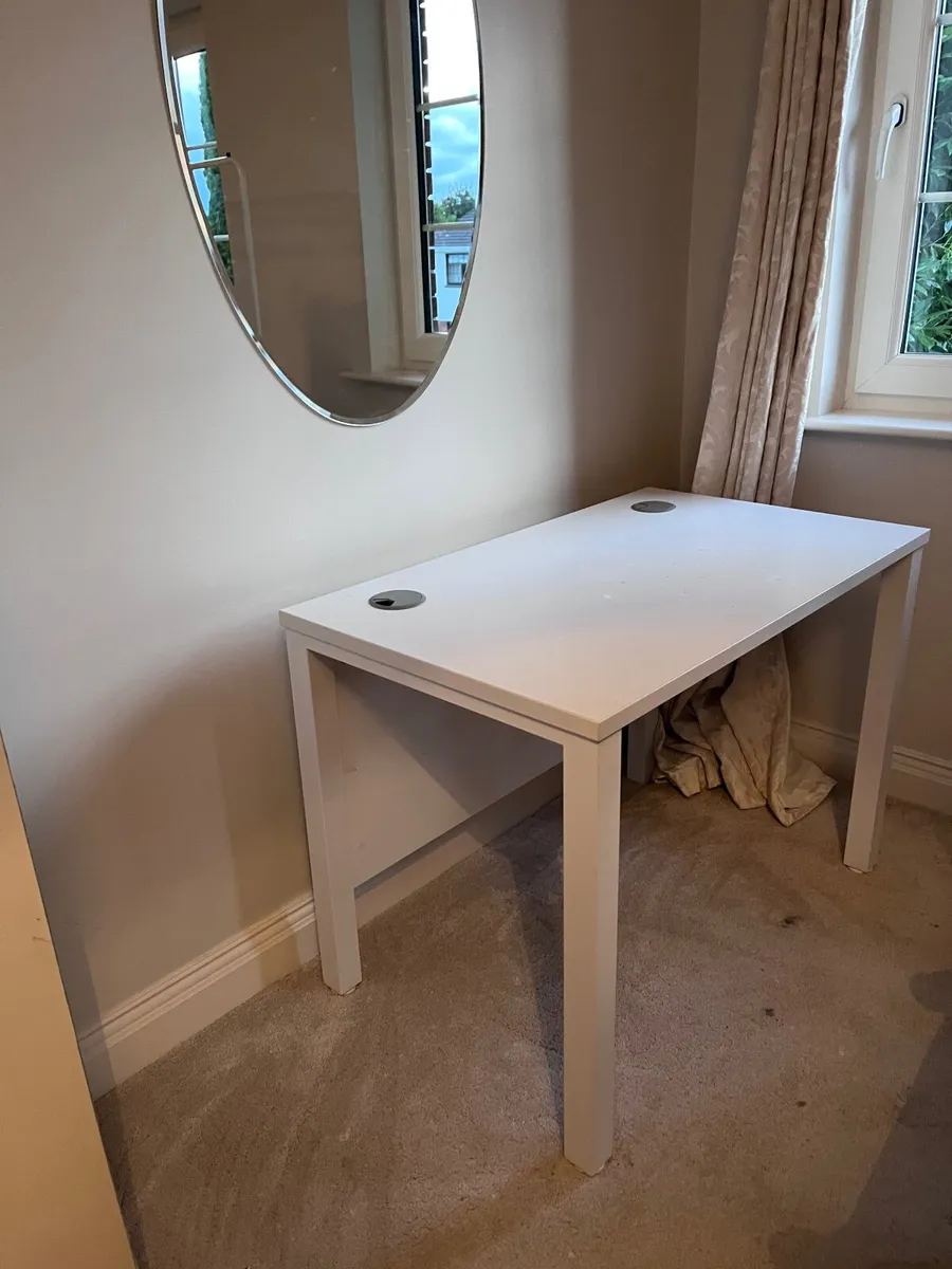Free Desk - Image 1