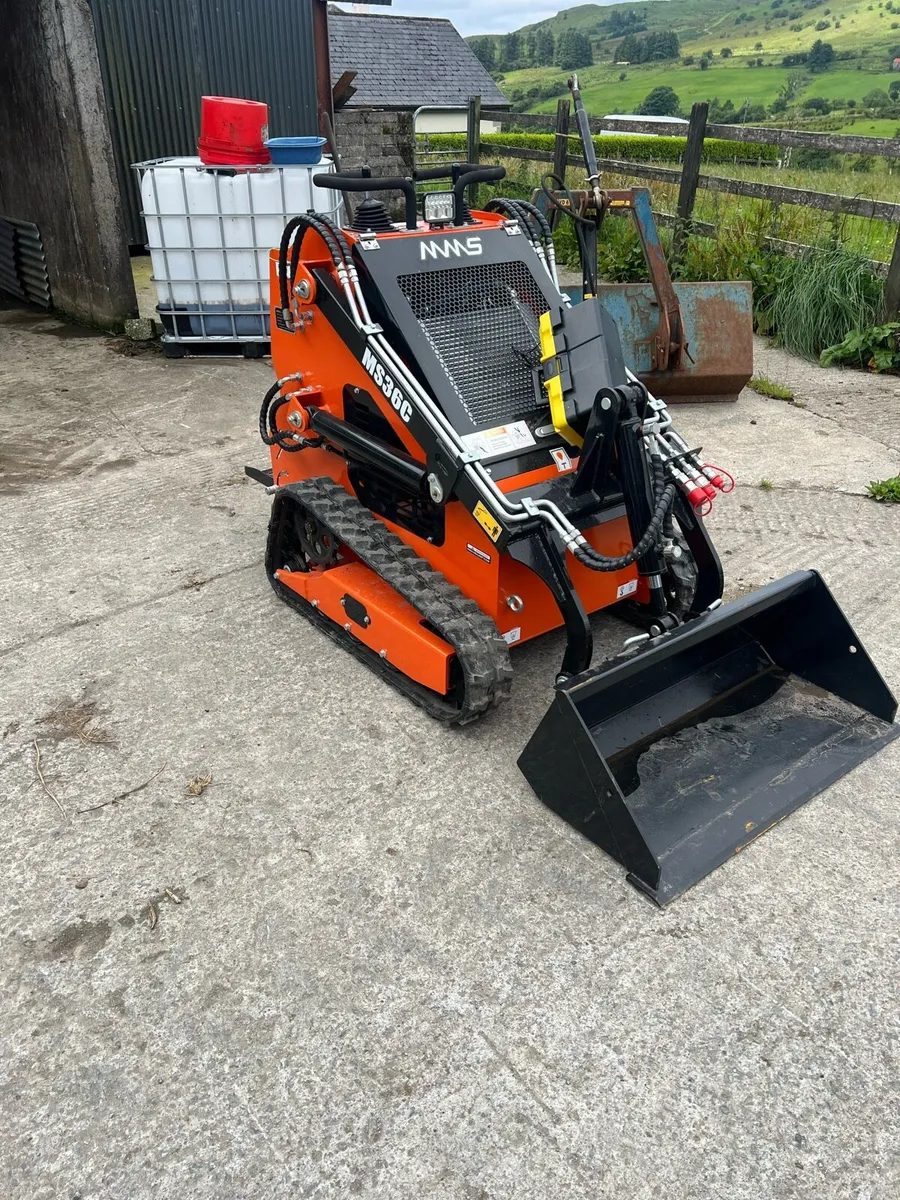 Tracked skid steer - Image 1