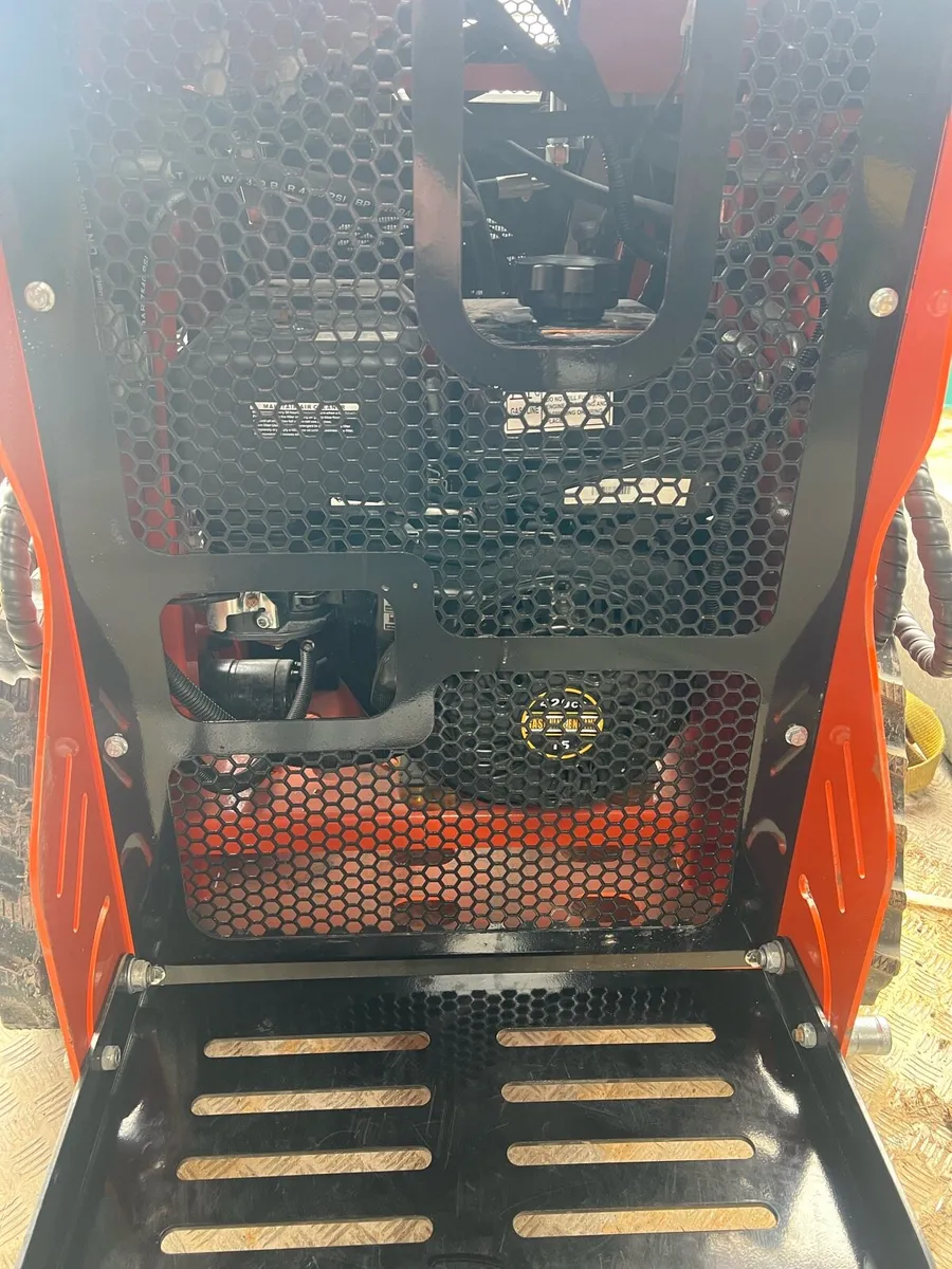 Tracked skid steer - Image 3