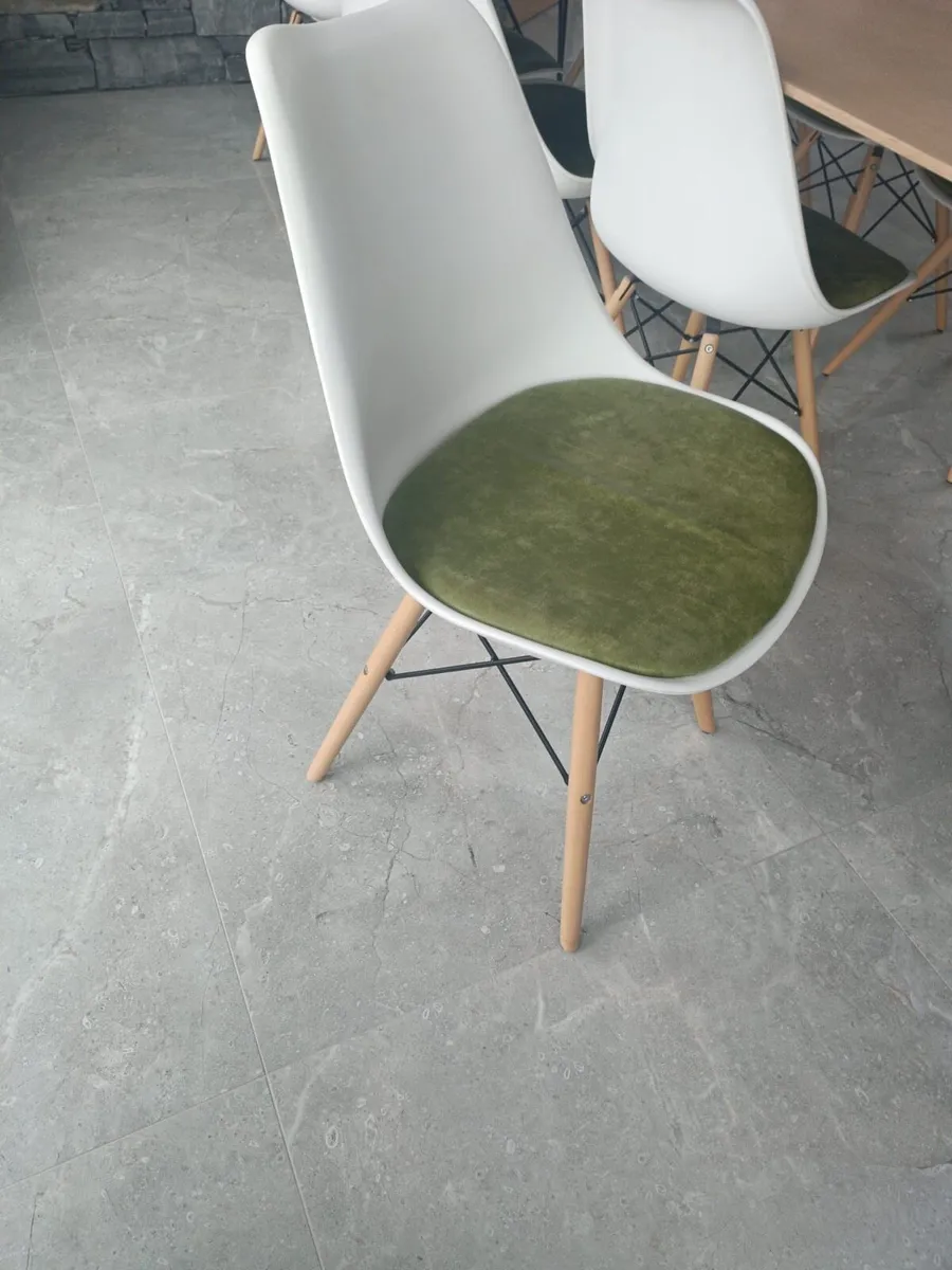 Eames Style DSW dining Chairs & Table - Image 4