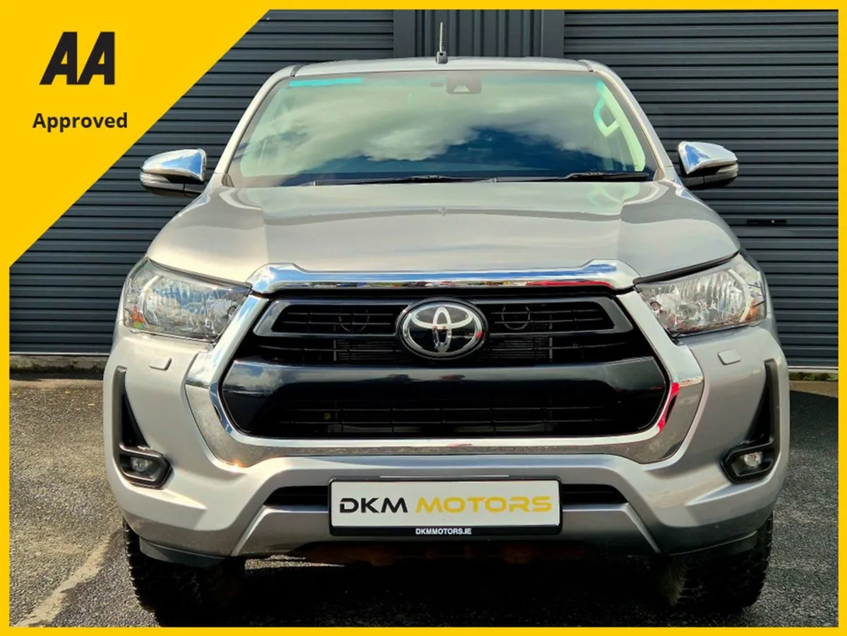 Toyota HiLux 2.4 Double CAB SR5 4DR - Image 2