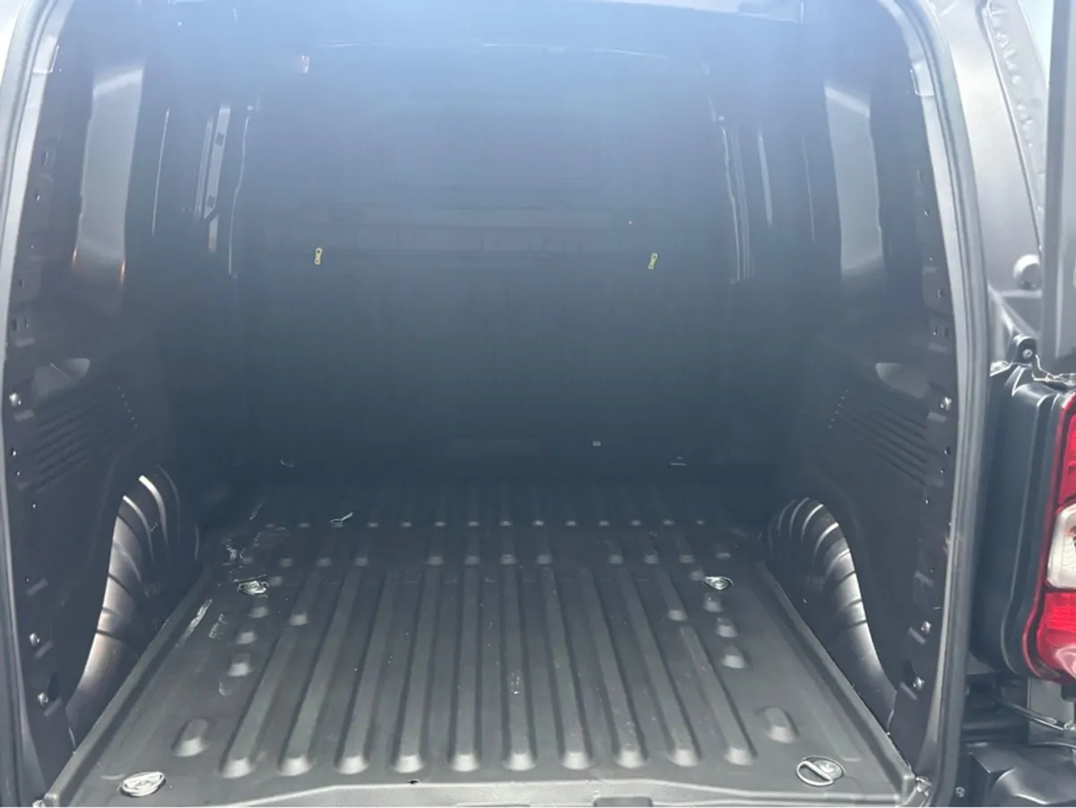 Toyota Proace 1.5 GX SWB 650KG 3 PR D 3DR - Image 3