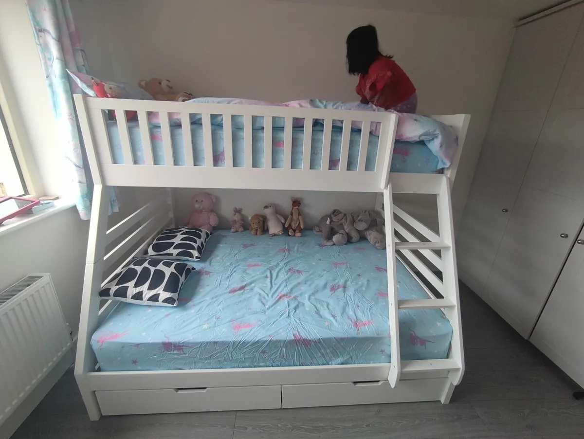 Hanlee Triple Bunk Bed - Image 2
