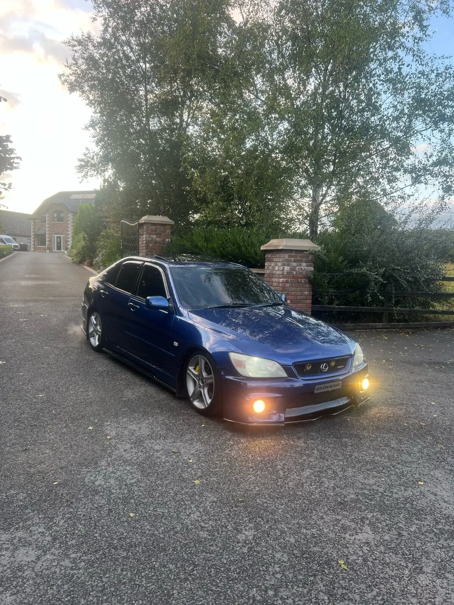 Is200 sport - Image 1