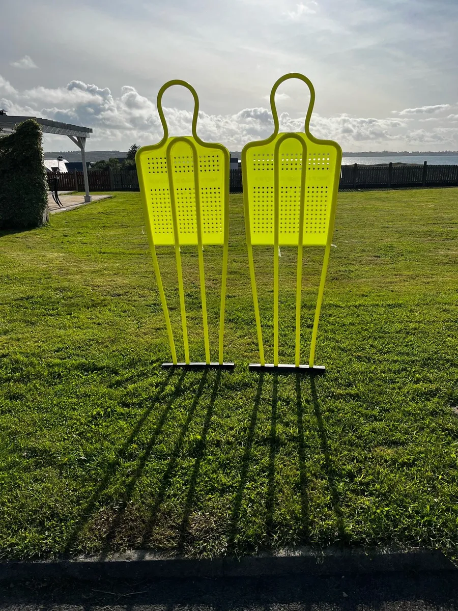 Football mannequins with base - Image 1