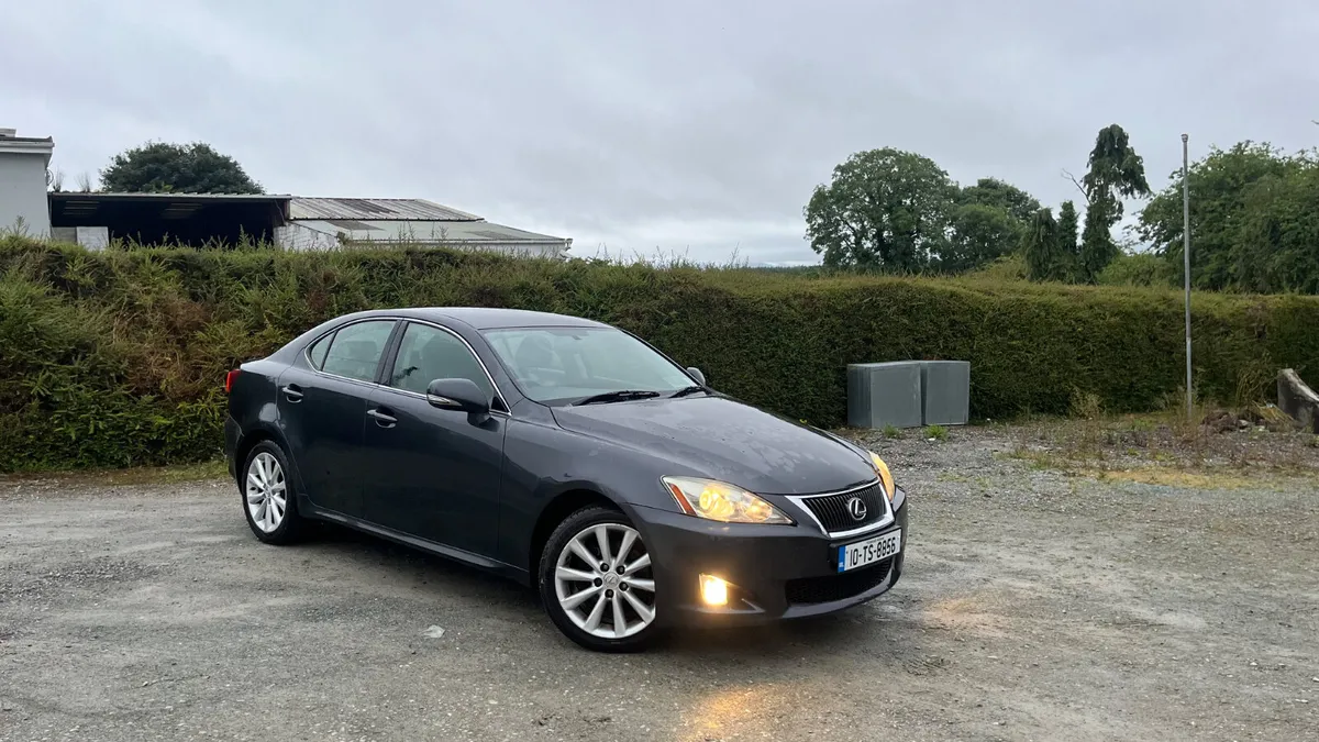 Lexus IS220D - Image 2