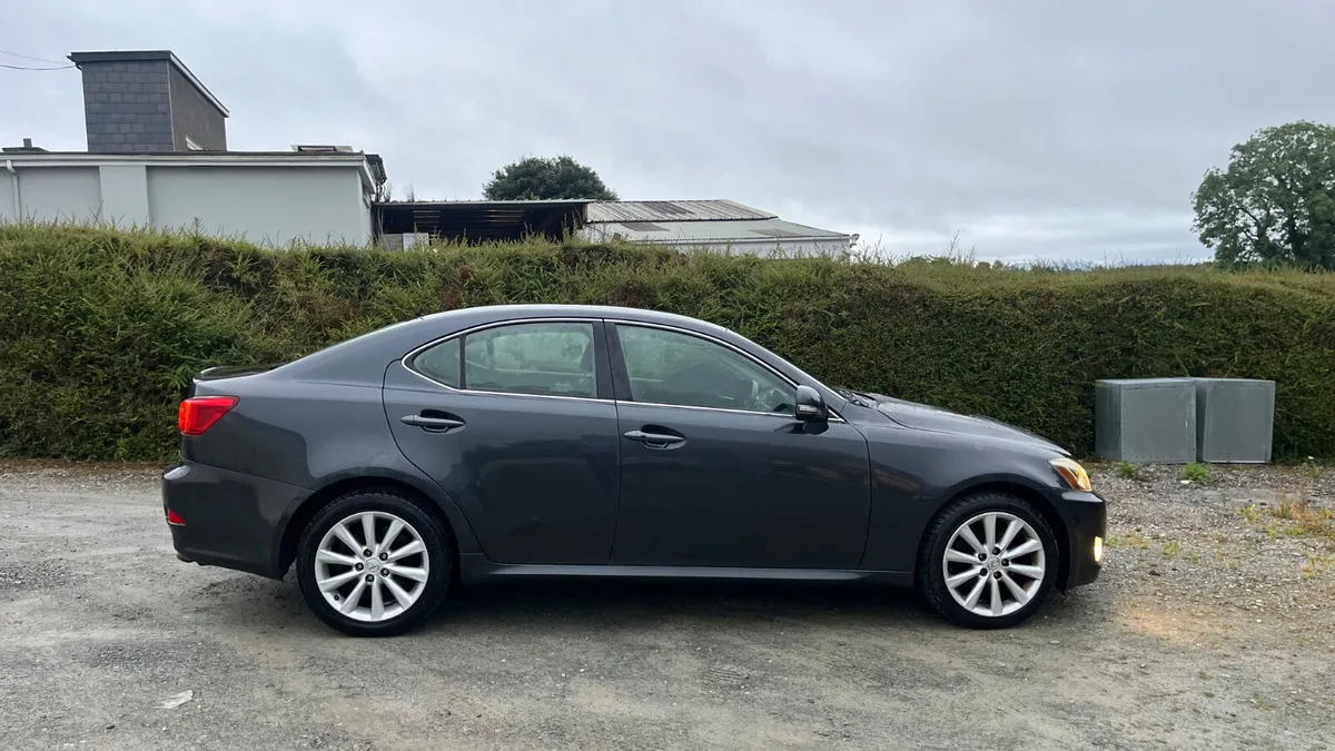 Lexus IS220D - Image 4