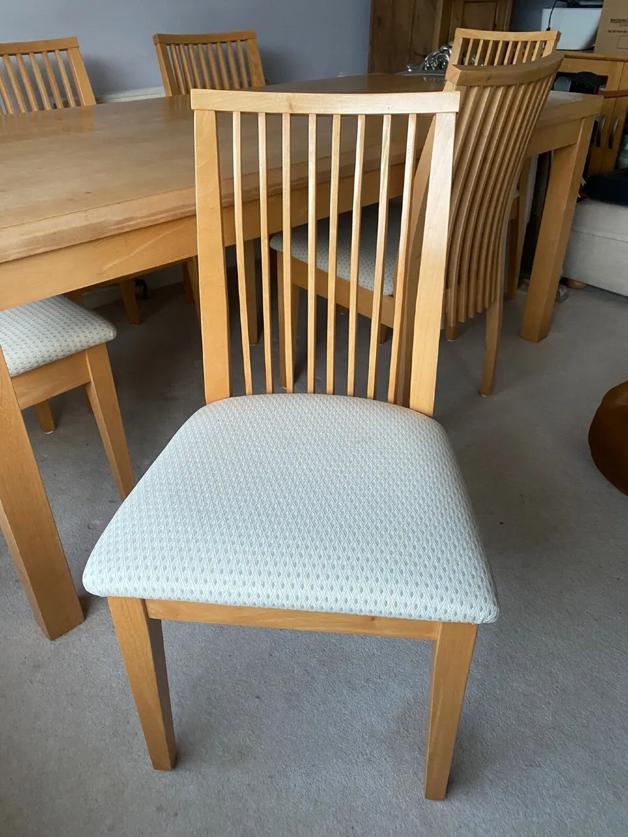 Table & chairs - Image 3