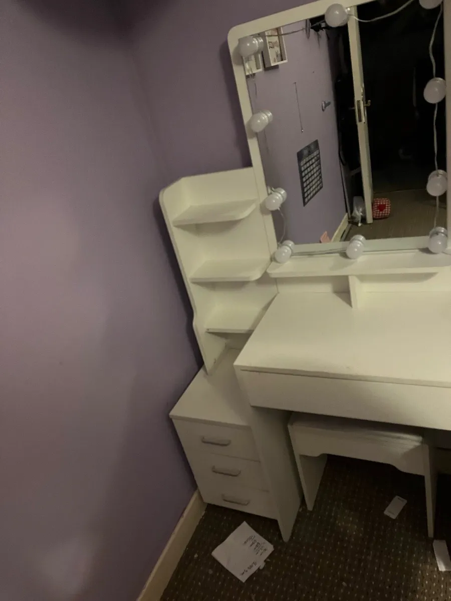 Vanity table - Image 2