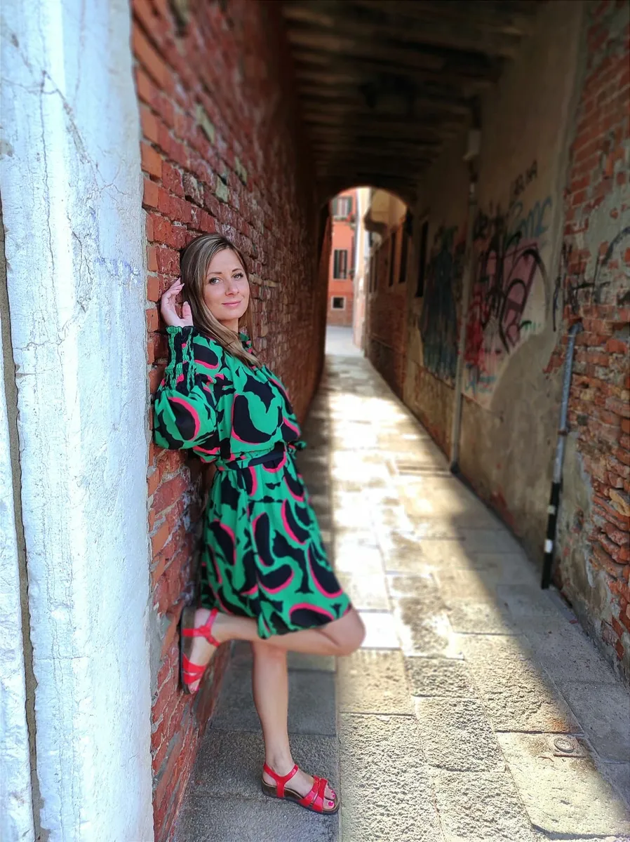 Stylish green dress - Image 1
