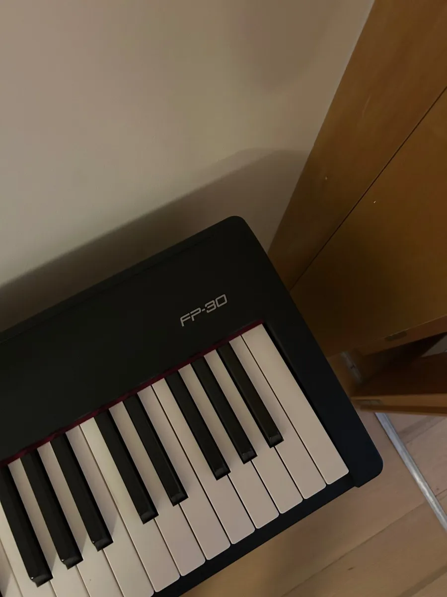Roland FP30 Piano keyboard + Stand + Full set - Image 2