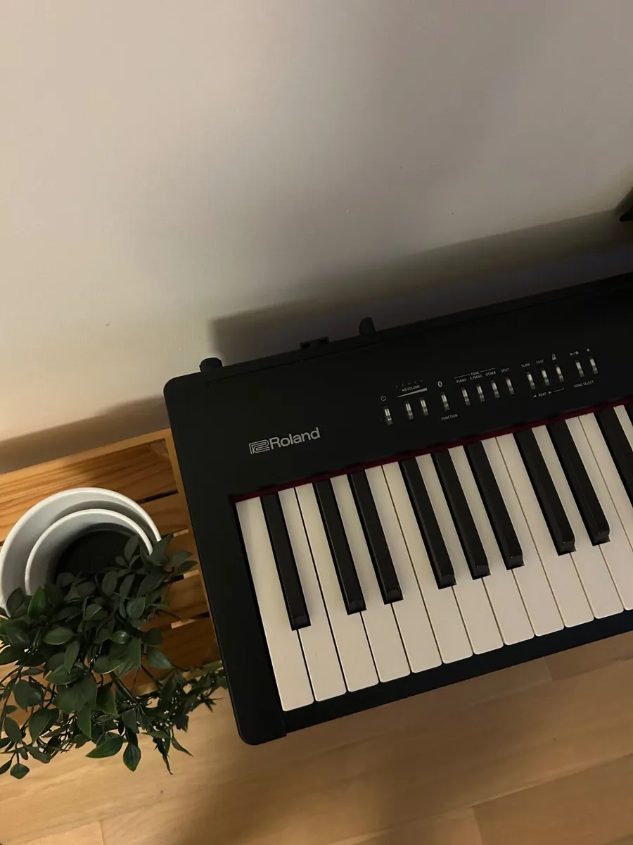 Roland FP30 Piano keyboard + Stand + Full set - Image 3
