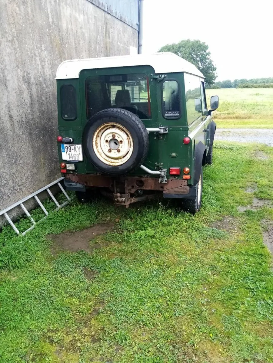 Land Rover Defender 1999 - Image 1