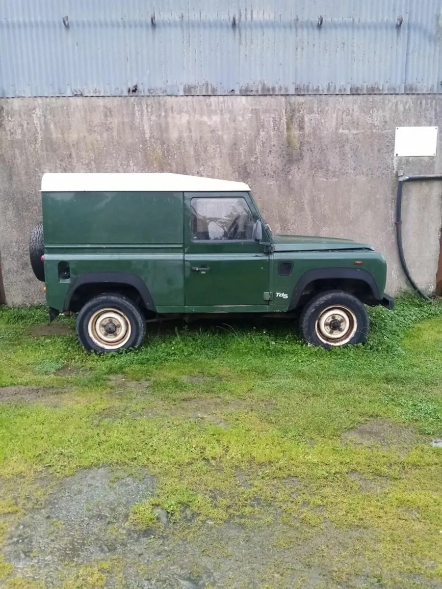 Land Rover Defender 1999 - Image 2