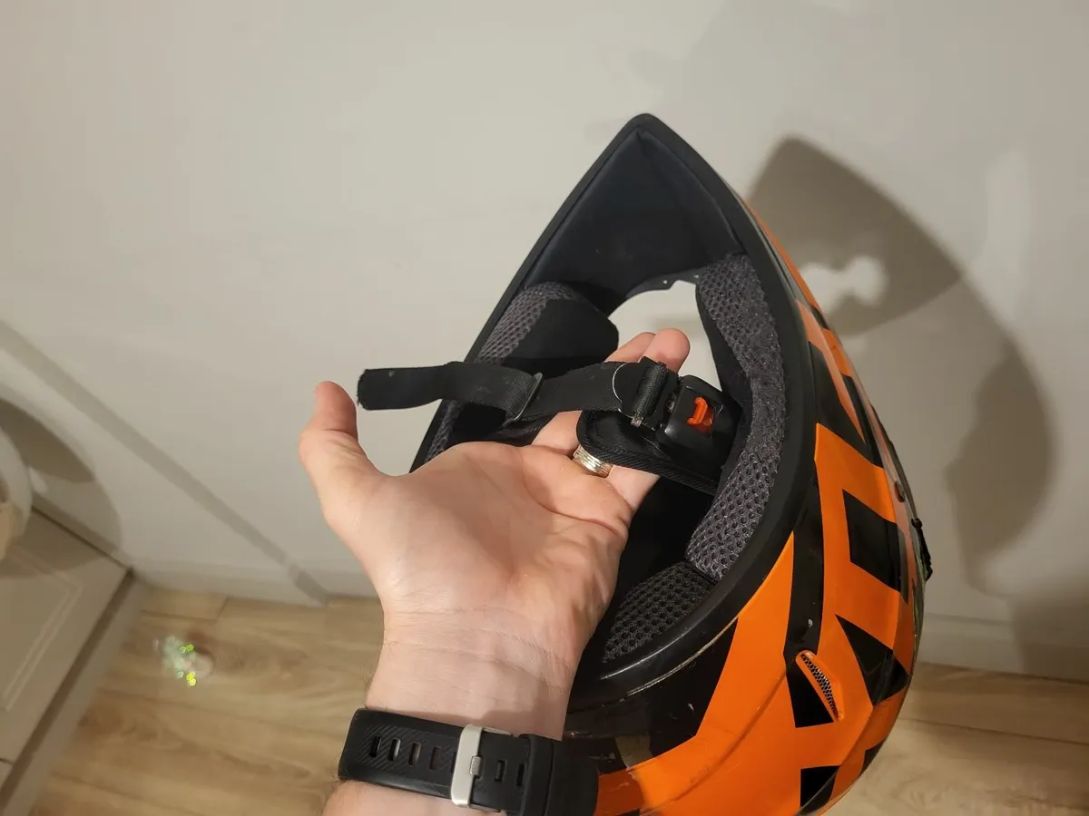 2 Kid's BMX MTB Helmets - Image 4