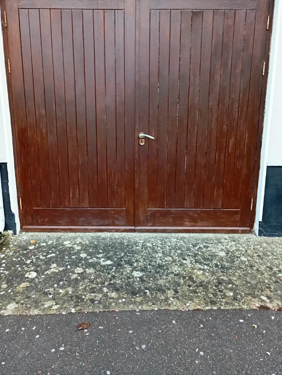 Garage door - Image 1
