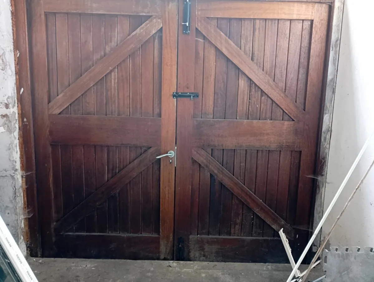 Garage door - Image 2
