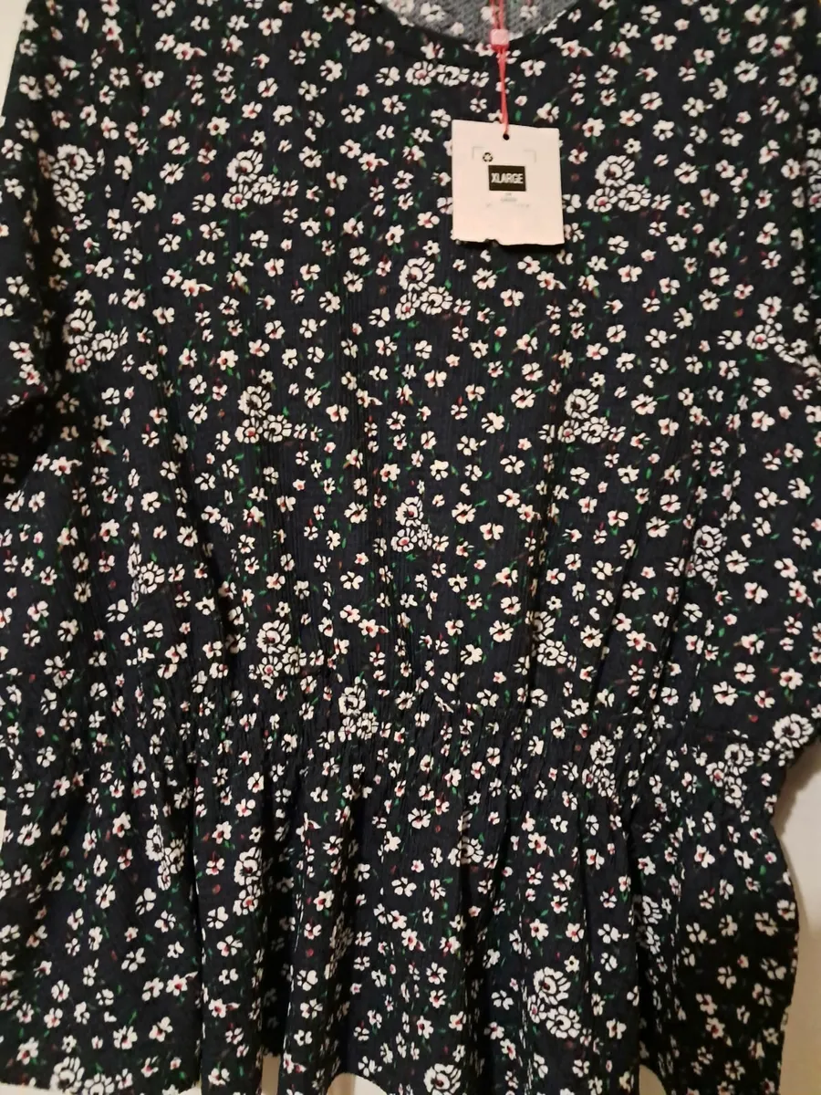 Ladies Clothing - Image 4