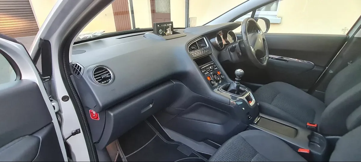 Car - Image 2