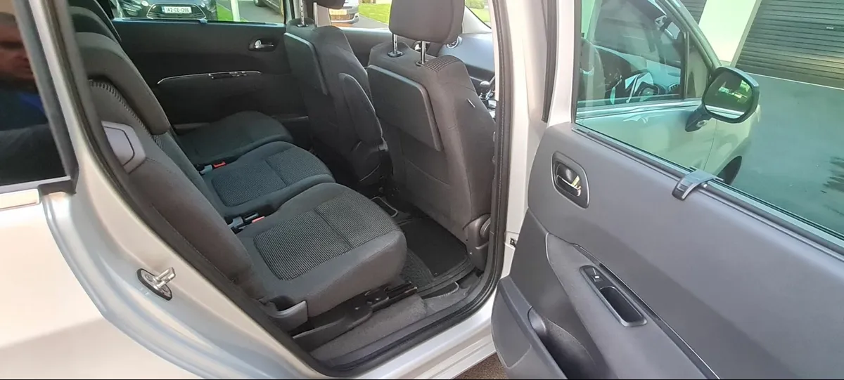 Car - Image 3