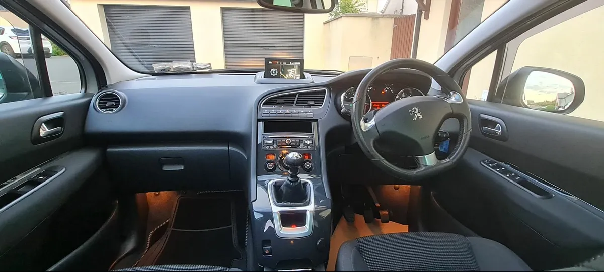 Car - Image 4