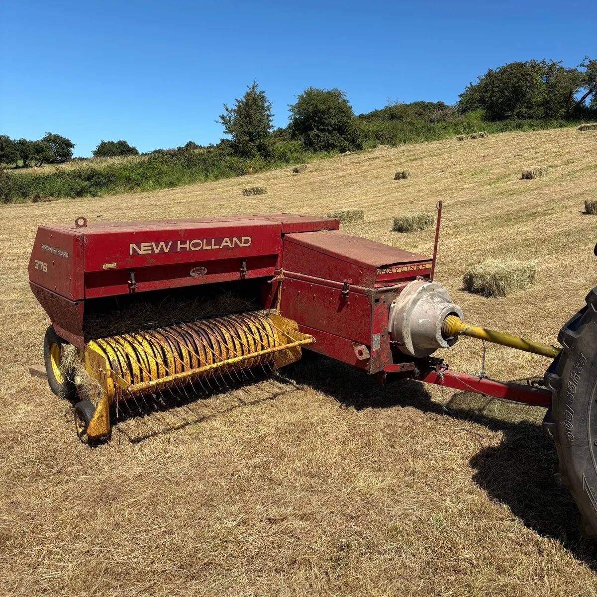 New Holland 376 Square Baler - Image 1