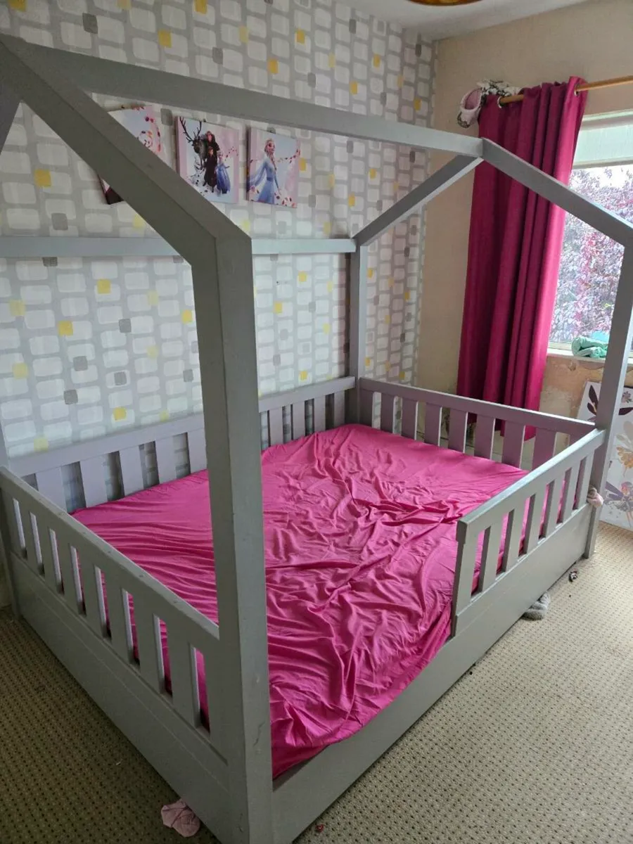 4ft 6  house bed frame - Image 1