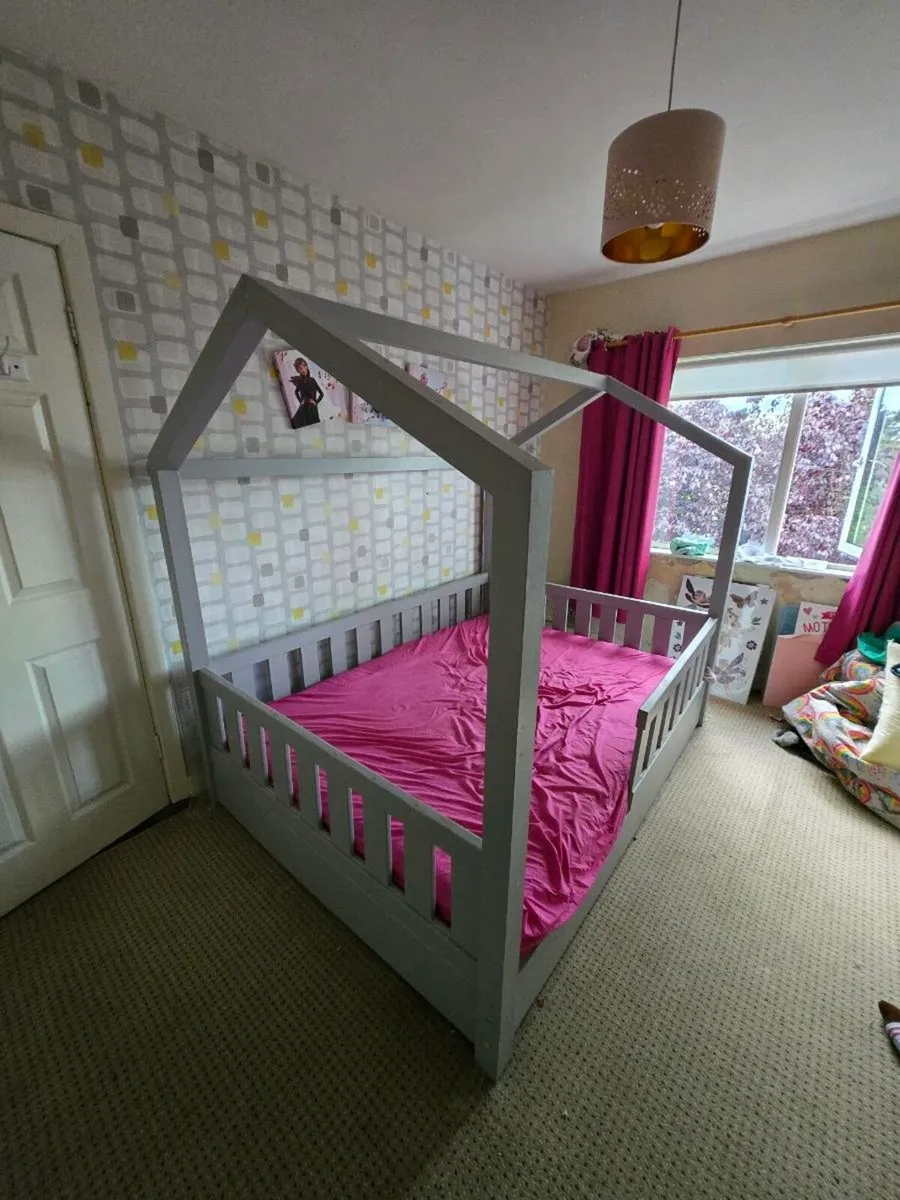 4ft 6  house bed frame - Image 3