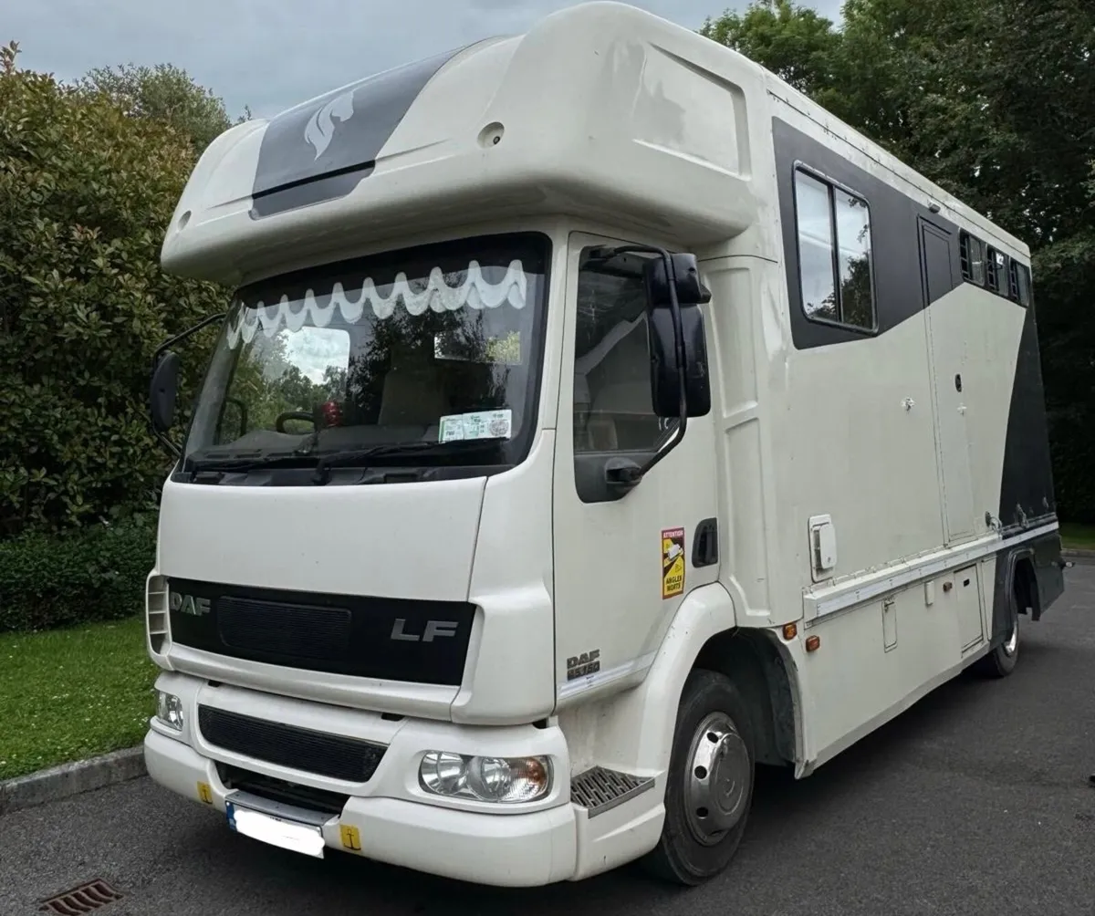 DAF LF Horse Lorry - Image 1