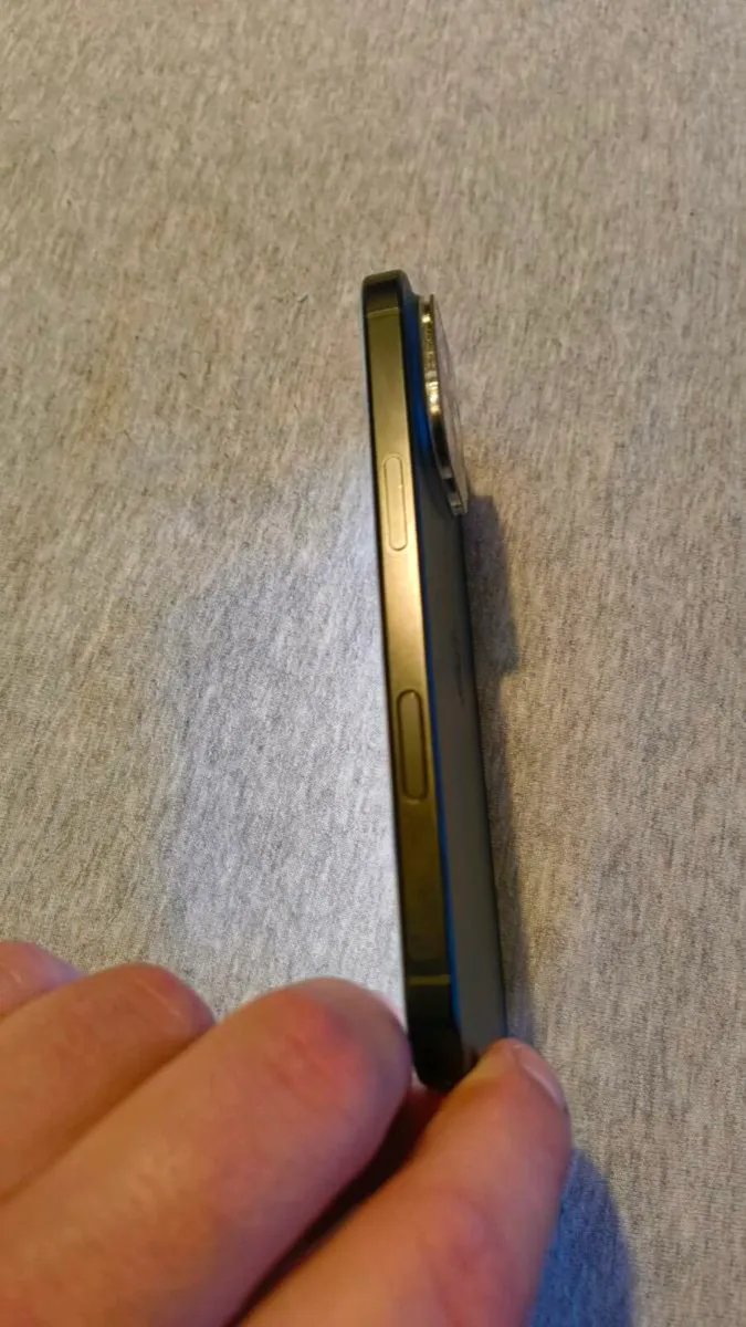 iPhone 16 pro - Image 2
