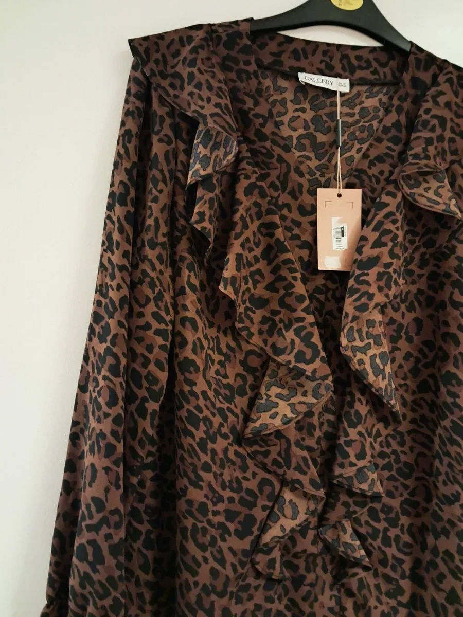 Ladies Clothing - Image 1