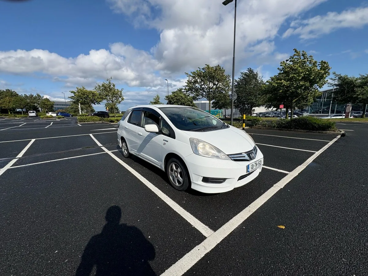 Honda fit shuttle. 1.3 petrol hybrid automatic - Image 1