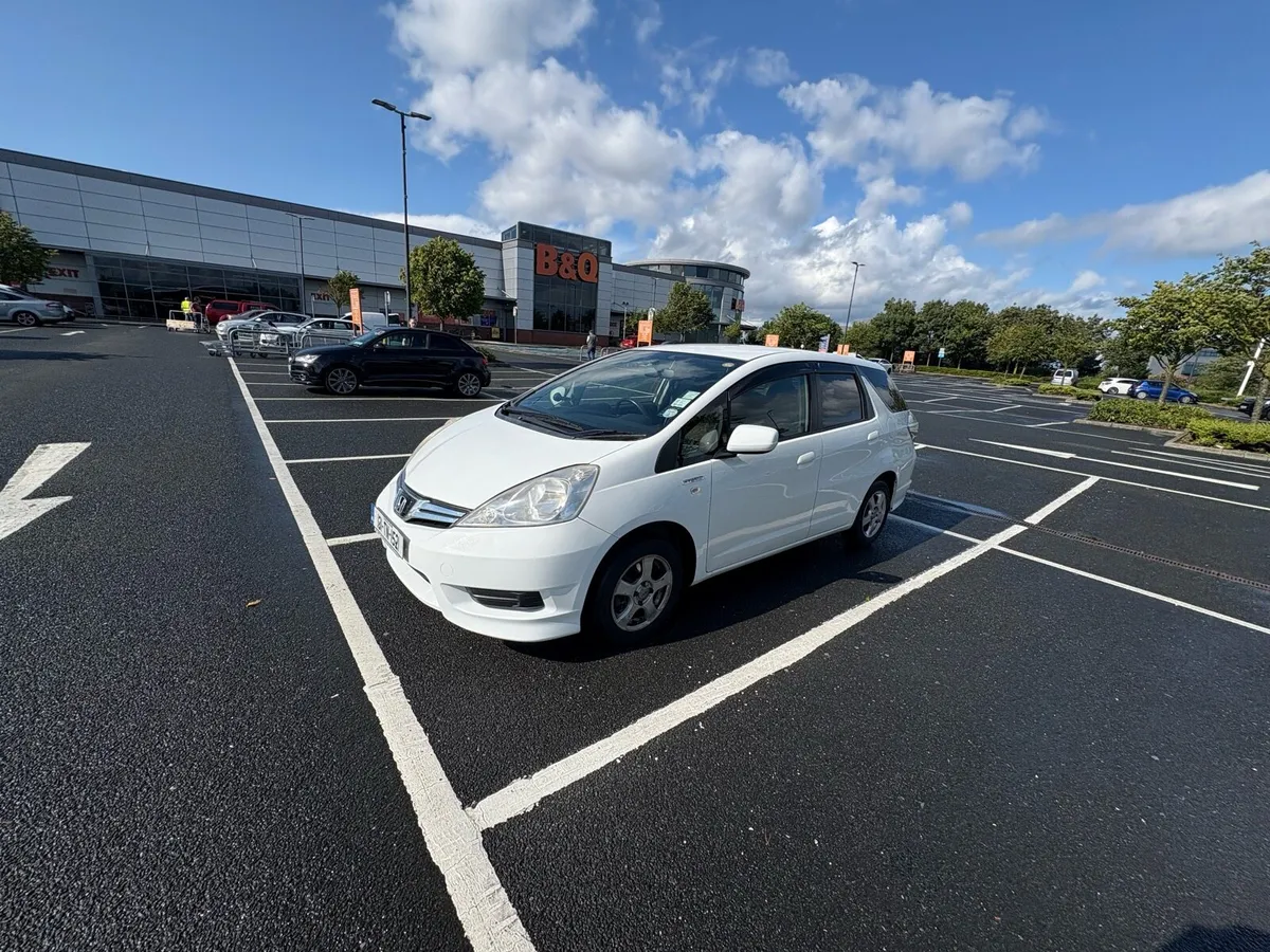 Honda fit shuttle. 1.3 petrol hybrid automatic - Image 2