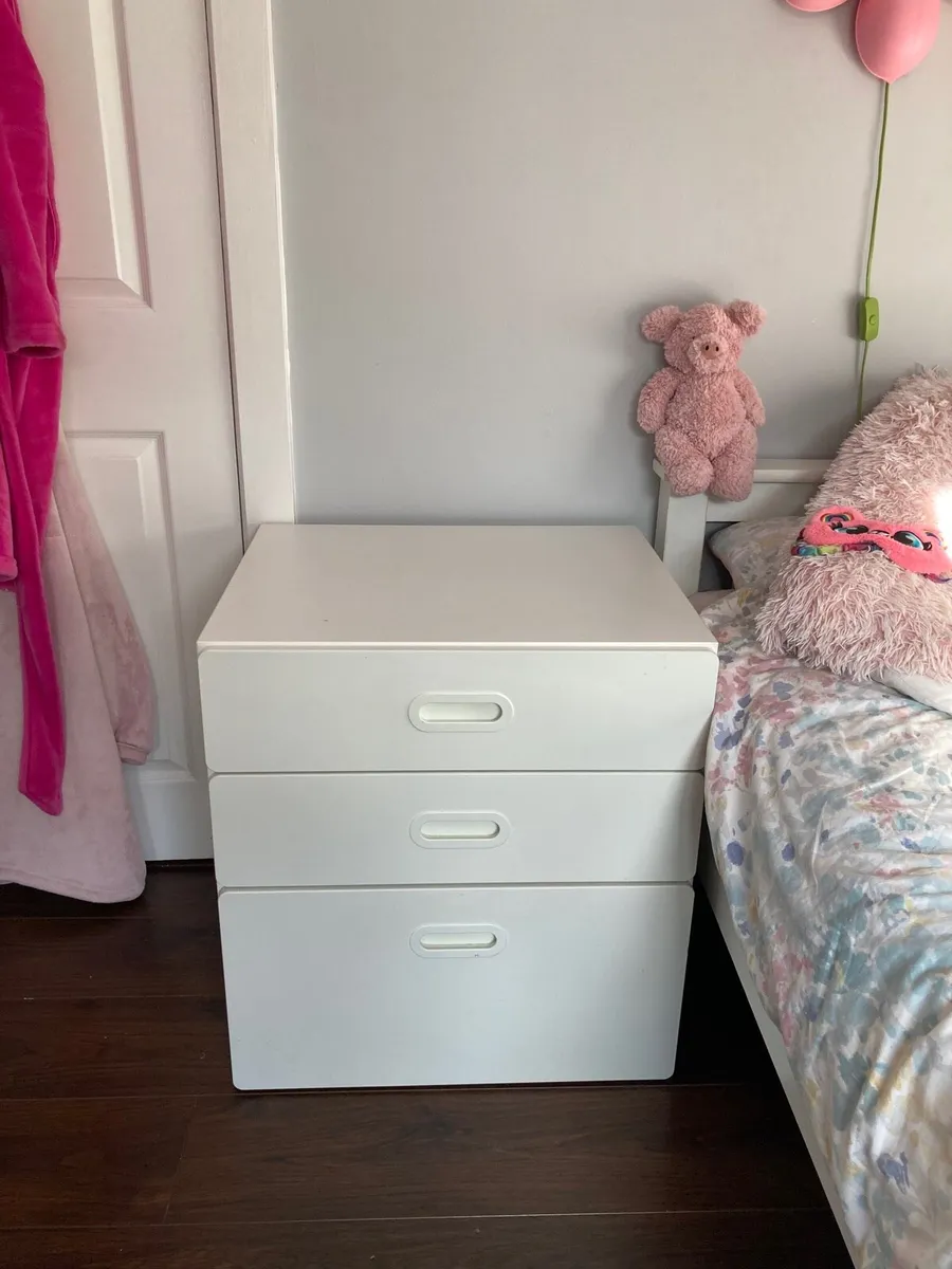 Ikea white bedroom furniture - Image 3