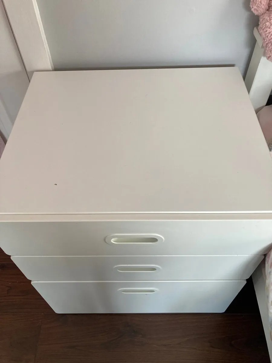 Ikea white bedroom furniture - Image 4
