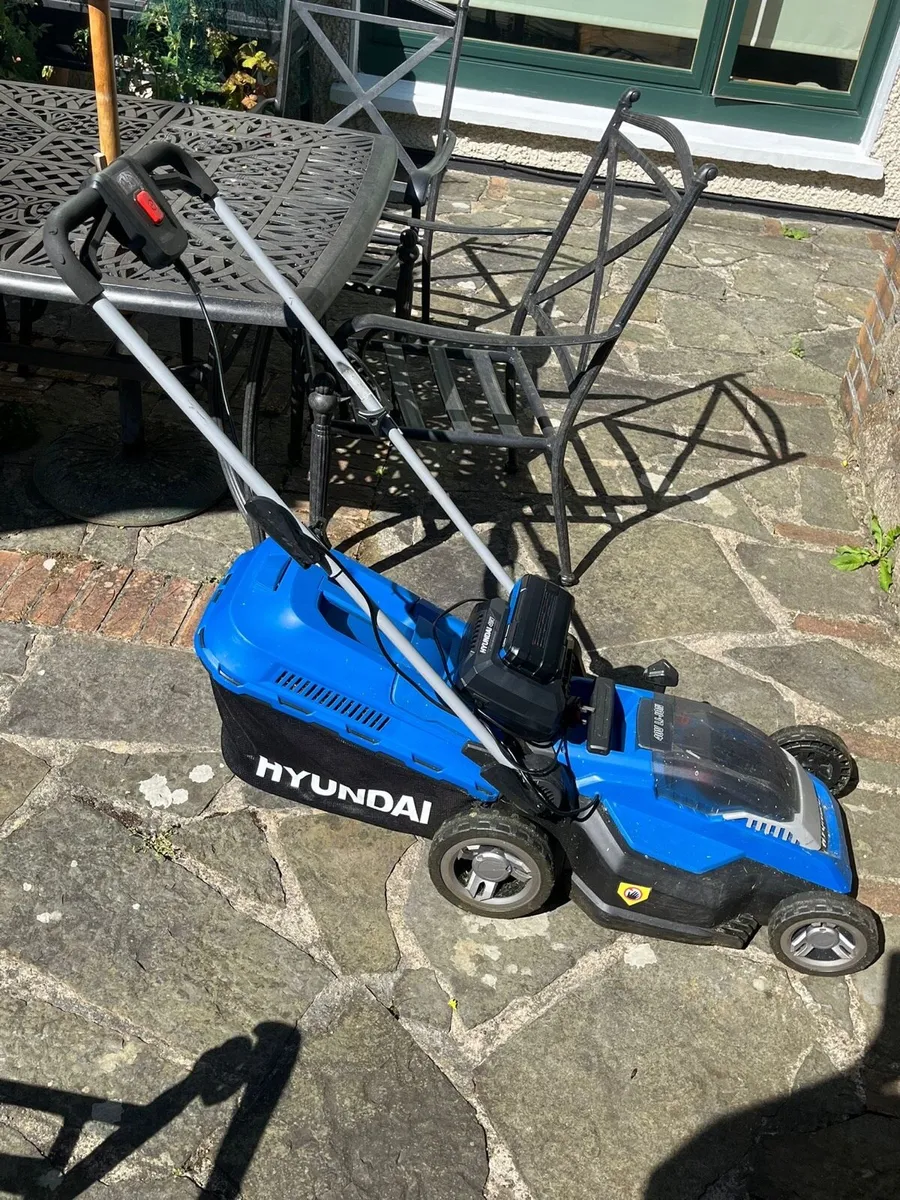 Hyundai Battery Powered Lawnmower 40V - Image 2