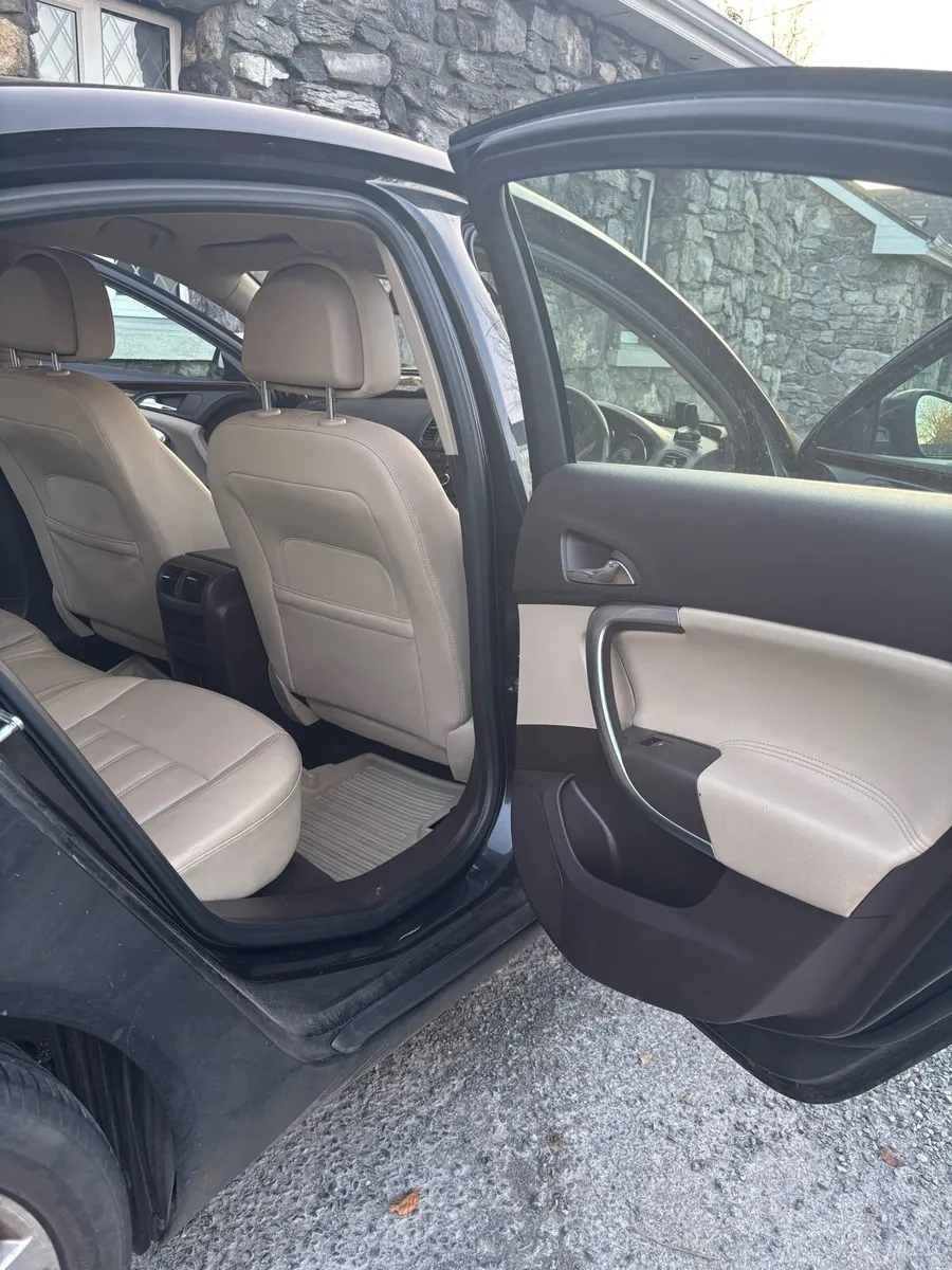 Beautiful Opel Insignia Elite 2.0 2009 - Image 3