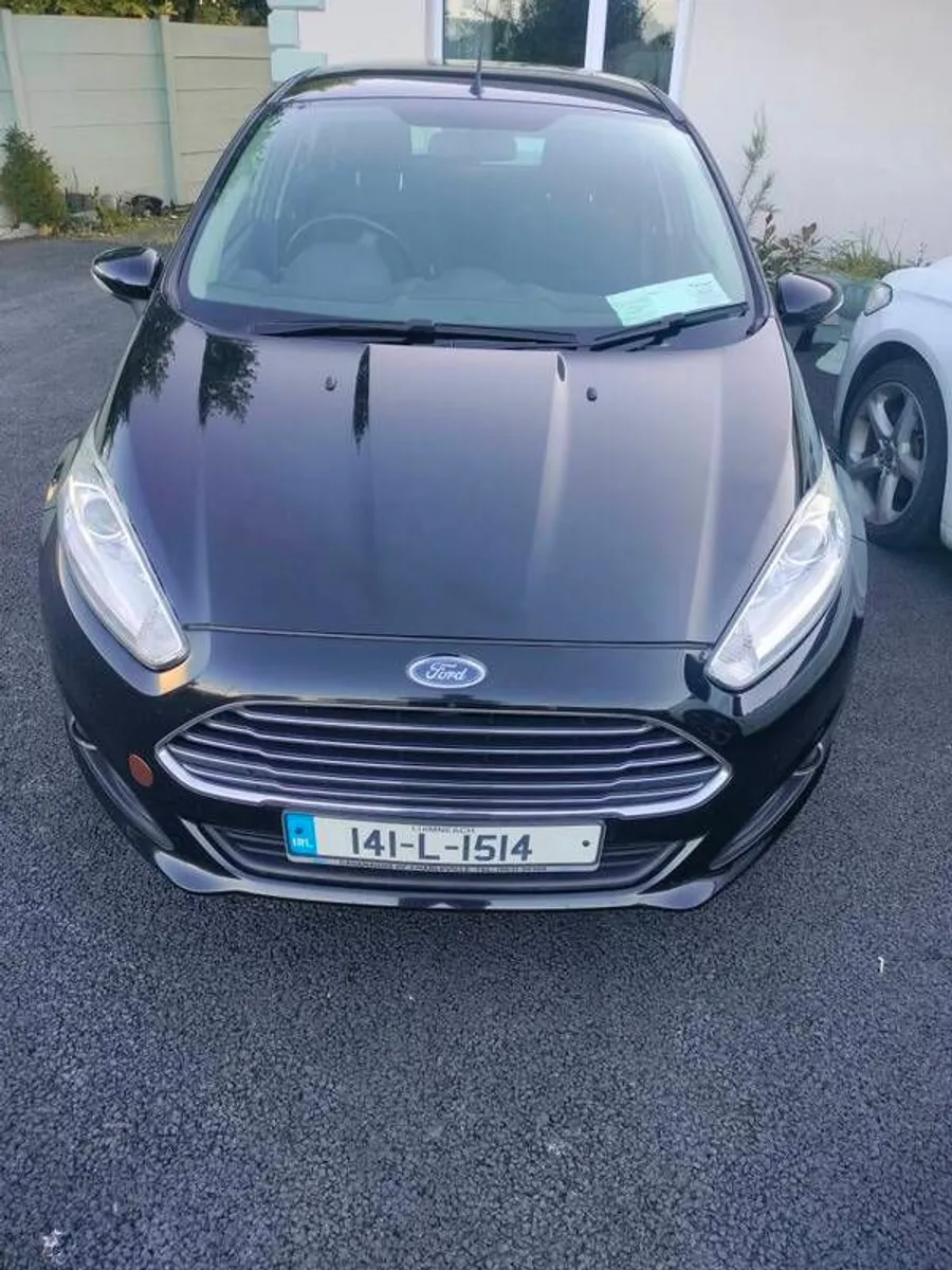 2014 Ford Fiesta Titanium model - Image 4