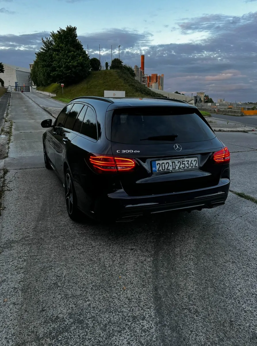 Mercedes-Benz C300DE AMG Line Night Edition - Image 2