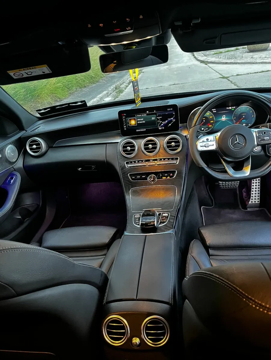 Mercedes-Benz C300DE AMG Line Night Edition - Image 4
