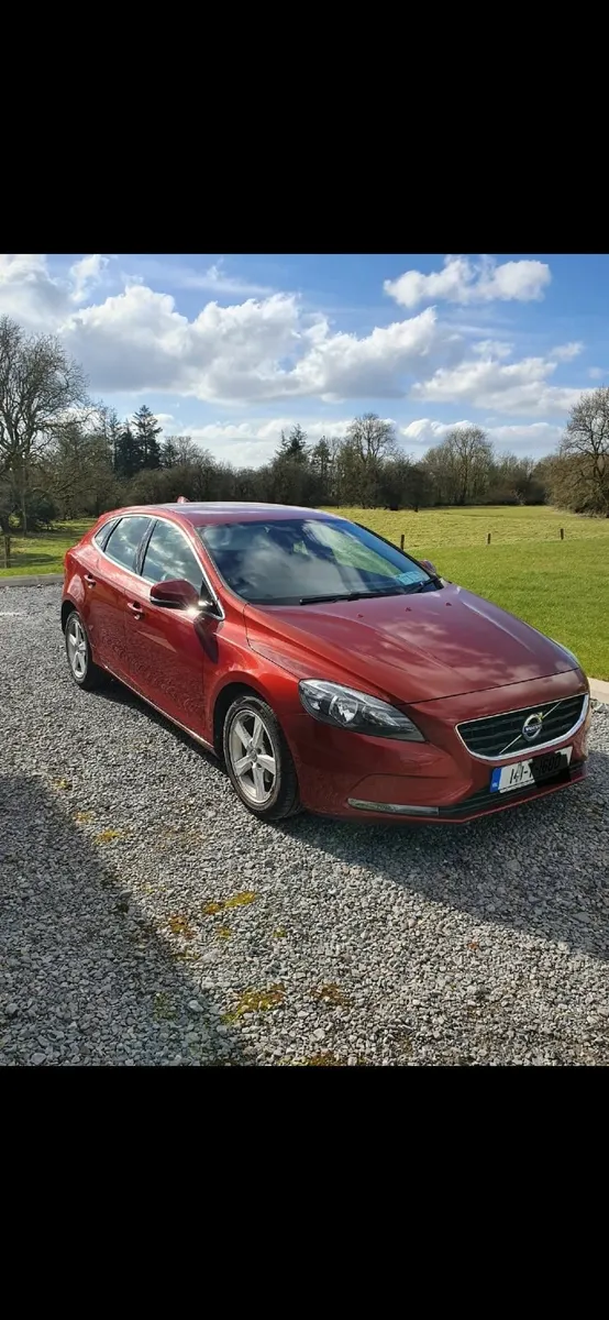Volvo V40 2014 - Image 1