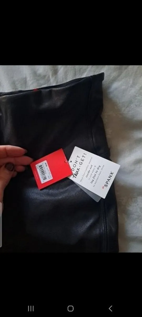 Spanx leather look leggings size M - Image 1