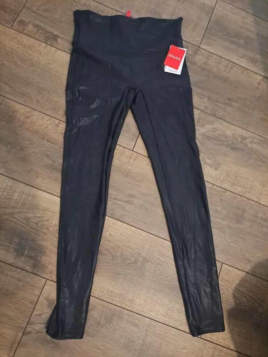 Spanx leather look leggings size M - Image 2