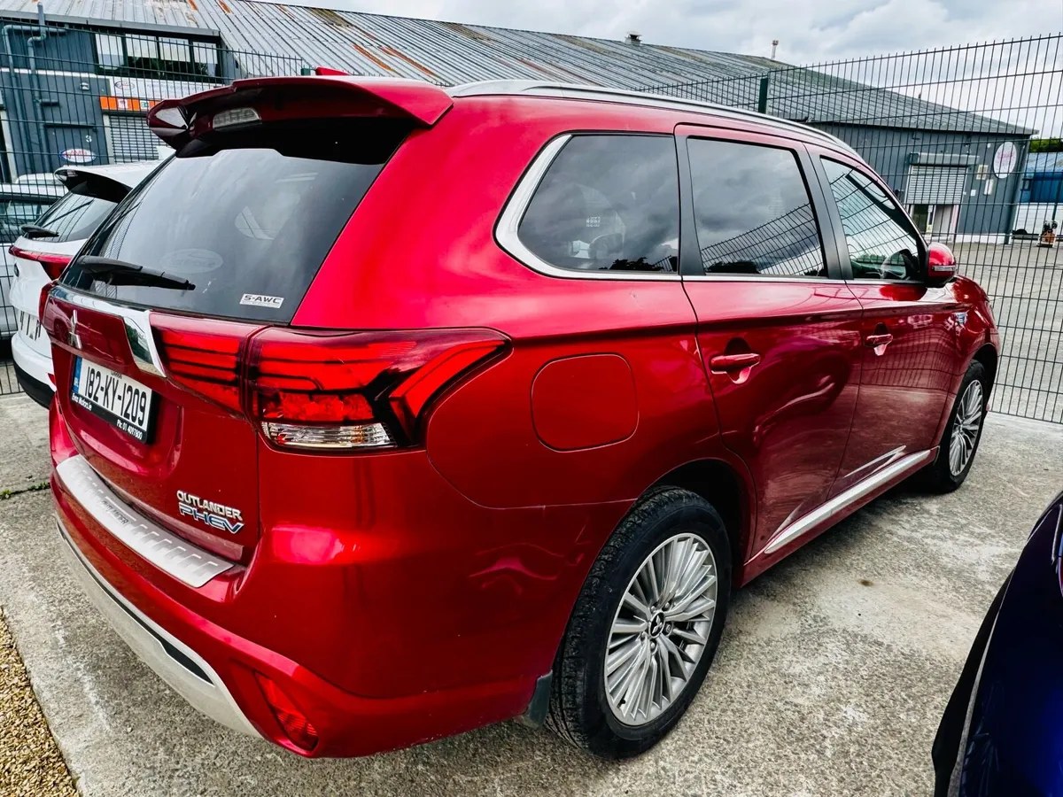 2018 Mitsubishi Outlander PHEV Plug in Hybrid - Image 2