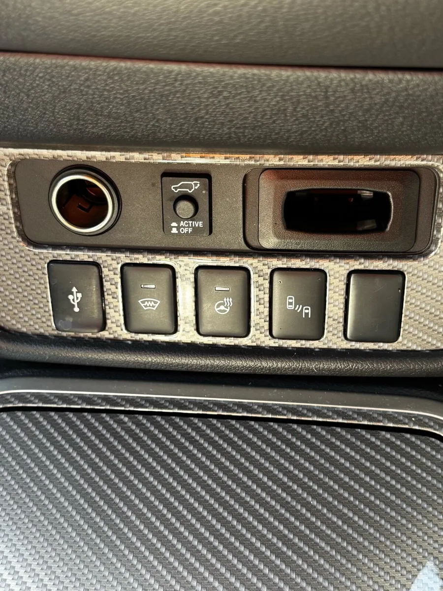 2018 Mitsubishi Outlander PHEV Plug in Hybrid - Image 4